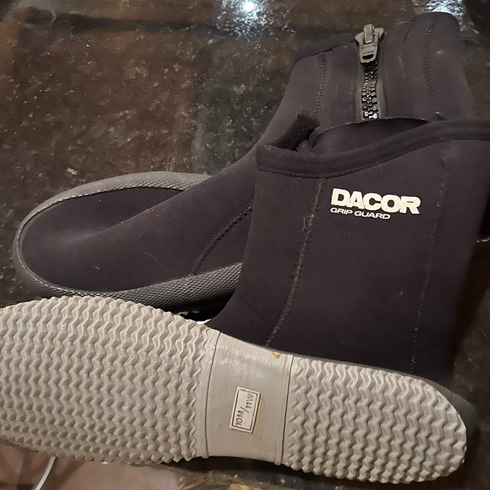 Dacor Grip Guard men’s size 10 boots